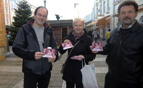Kartenverteilaktion in Wels 5. 12. 2015